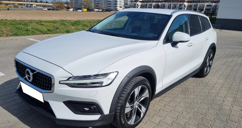 Volvo V60 Cross Country cena 114999 przebieg: 157000, rok produkcji 2019 z Otmuchów małe 379